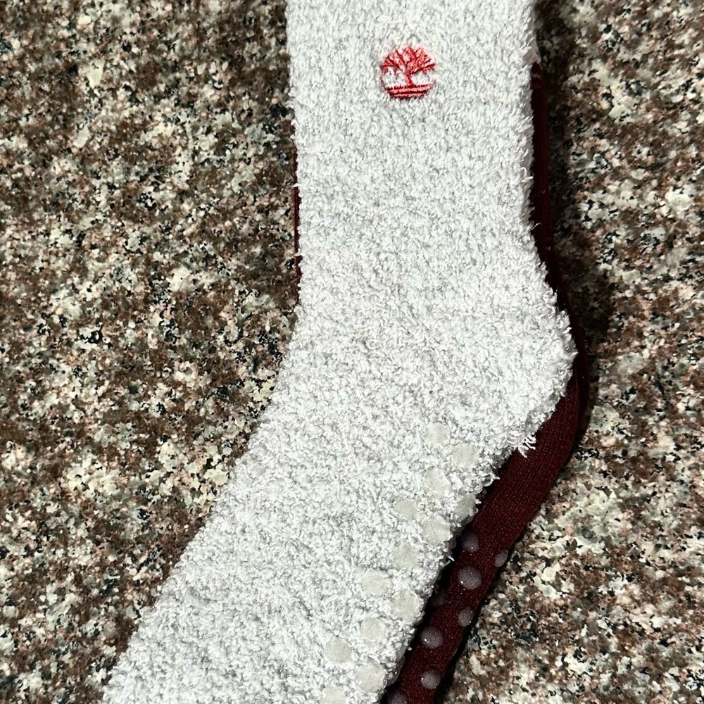 SOLD TIMBERLAND 🌳 2 Pairs Cabin Socks 🧦 Anti-Slip Grippers Cozy Fleece - Picture 3 of 3